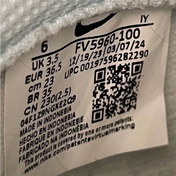 Nike Sneakers in White and Light Blue - Picture 4 of 5